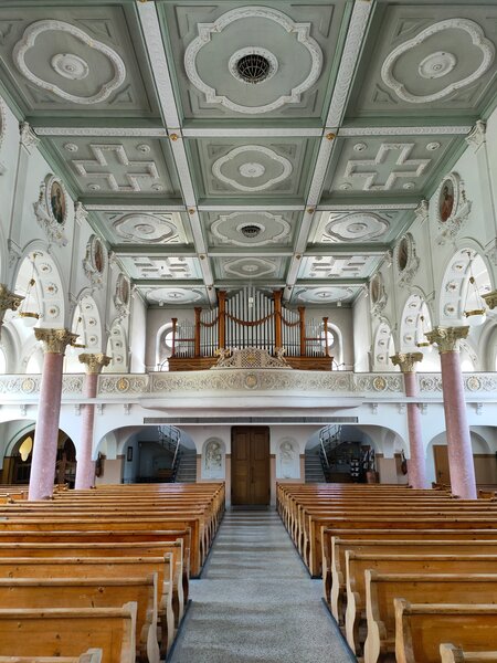 Innenraum Kirche Marbach mit Goll-Orgel